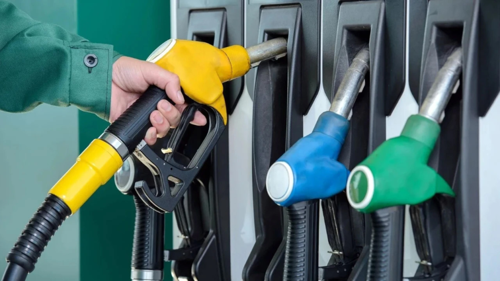 Savaş Akaryakıtı Vurdu! Benzin ve Motorine Çifte Zam