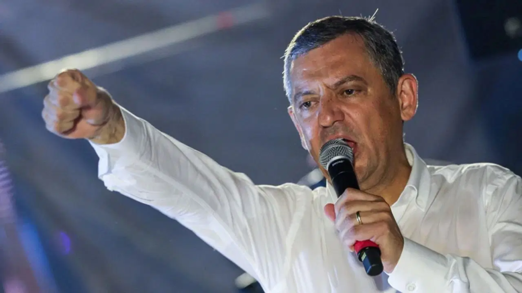 Özel’den Kadınlara: Katlanmak Zorunda Değilsiniz