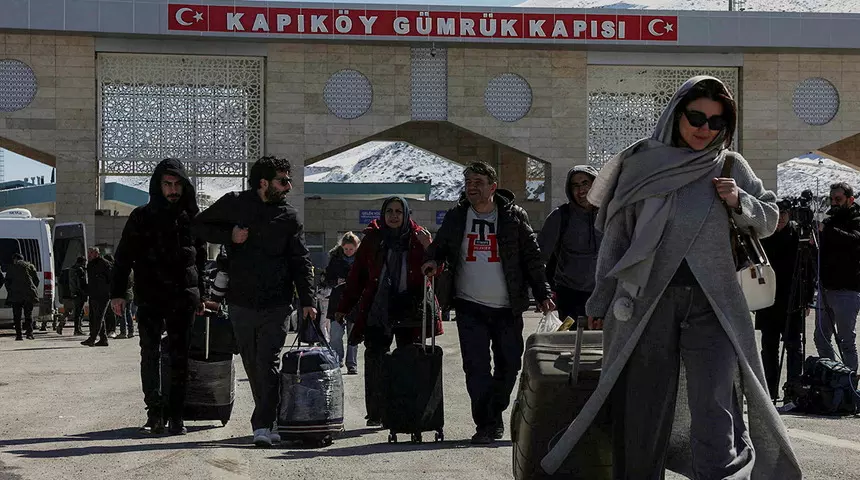 Savaştan Kaçan İranlılar Türkiye’ye Geldi