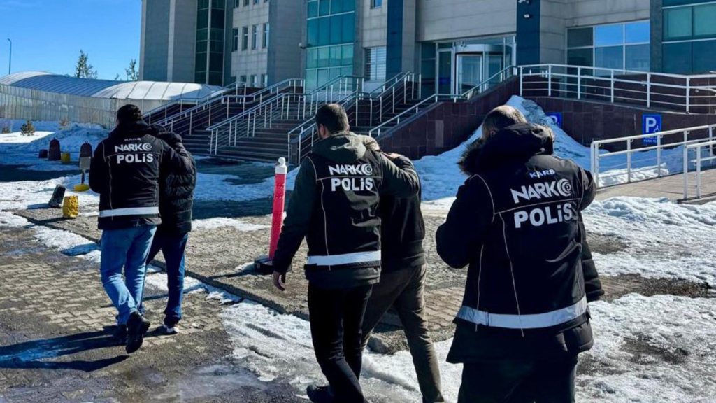 Adana’da Uyuşturucu Ağı Çökertildi! 10 kişi Gözaltında