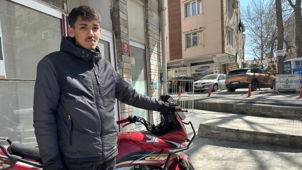 Fahri Müfettiş Trafikte Tartıştığı Kuryeyi Hem Darbetti, Hem Ceza Yazdırdı