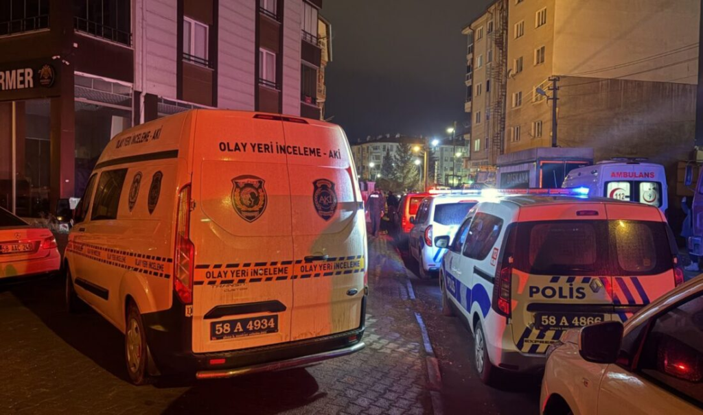 15 Yaşındaki Çocuk Babasını ve Ağabeyini Öldürdü