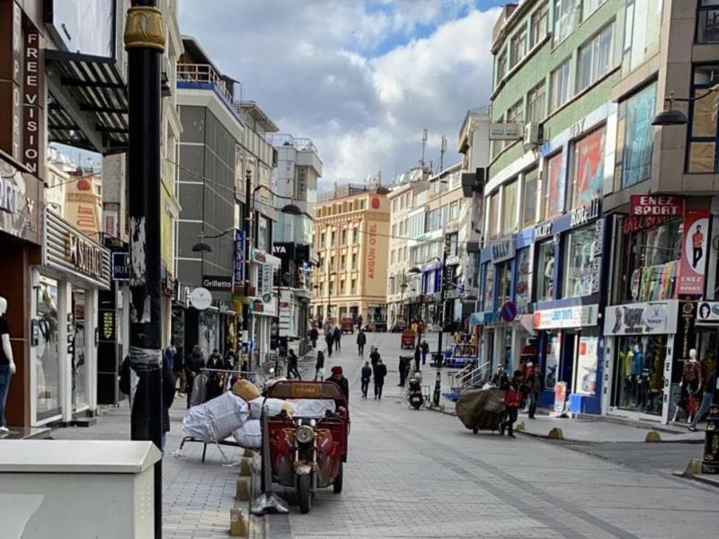 Savaş Laleli Esnafını Vurdu: İş yerleri Kapanıyor, İşsizlik Artıyor