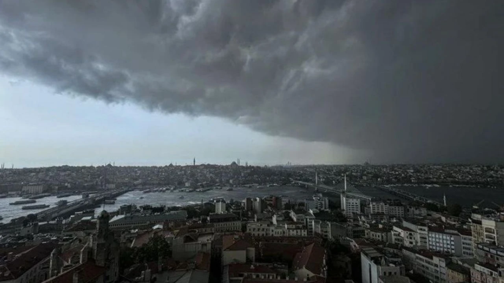 İstanbul Dahil 7 İl İçin Sel ve Fırtına Uyarısı