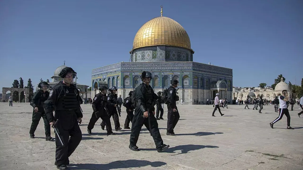 İsrail, Mescid-i Aksa’da Bayram Namazına İzin Vermedi