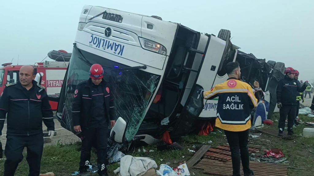 Adana’da Otobüs Kazası! 2 Ölü, 19 Yaralı