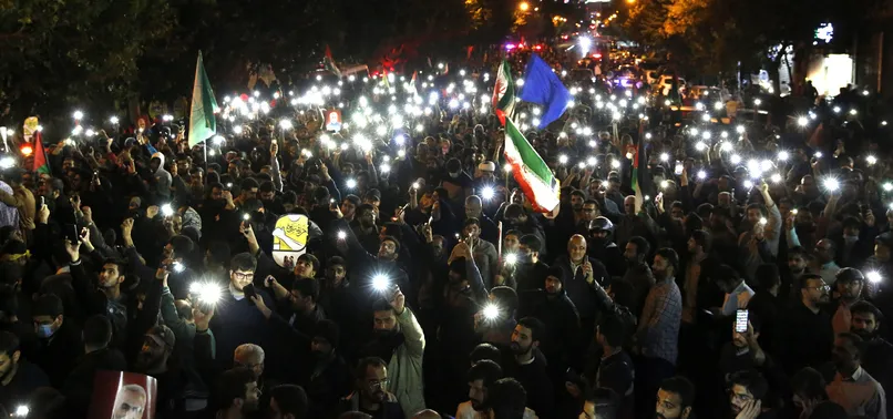 Tahran’da Halk Meydanları Doldurdu, Cesaretleri Varsa Gelsinler