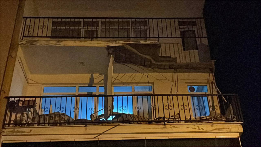 İstanbul’da Bina Alarmı! Balkon Çöktü, Kolonlar Çatladı