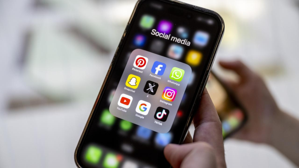 Sosyal Medyada Yeni Dönem: Kimliksiz Kimse Giremeyecek