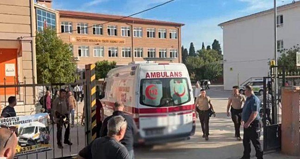 Manisa’da okula silahlı saldırı yaralı öğrenciler var
