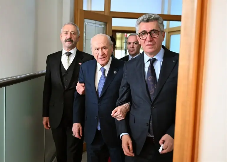 Bahçeli, Saral’lar ve Şahinler’i makamında barıştırdı