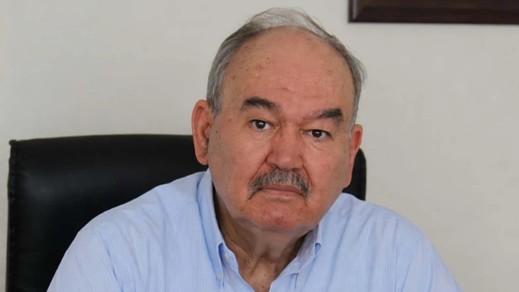 İzmir eski belediye başkanı Burhan Özfatura hayatını kaybetti