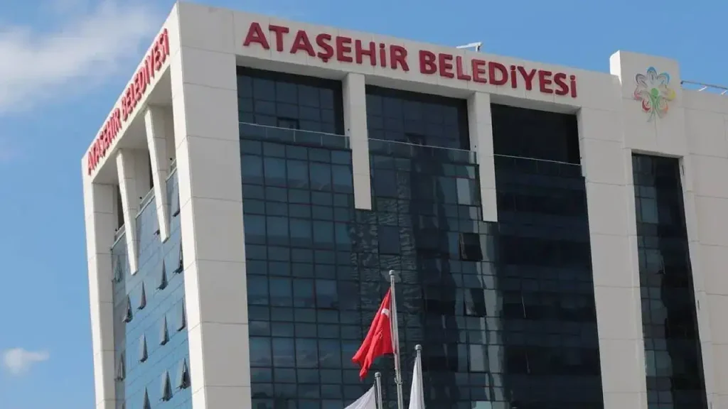 Ataşehir Belediyesi’de AK Parti’ye geçti