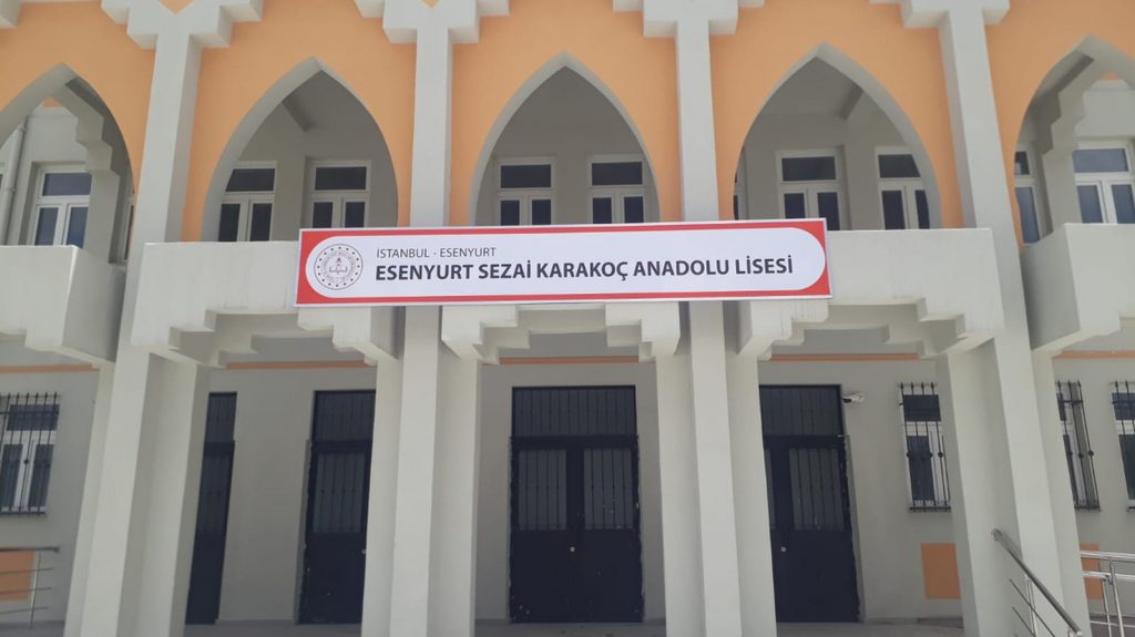 Esenyurt’ta lisede bıçaklı kavga: İki öğrenci yaralandı