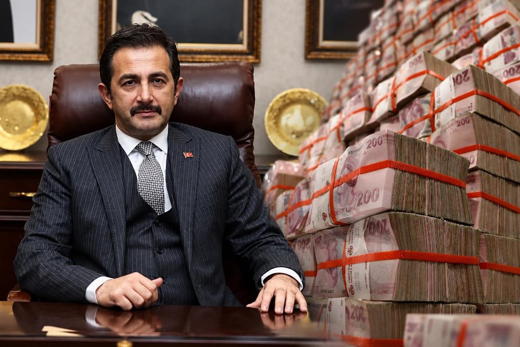 Eski Bakan Yardımcısı Mustafa Aksu fon soruşturmasında tutuklandı