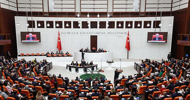 Fon skandalında yasa teklifi kabul edildi,  kimse sorumluluğu üstlenmedi
