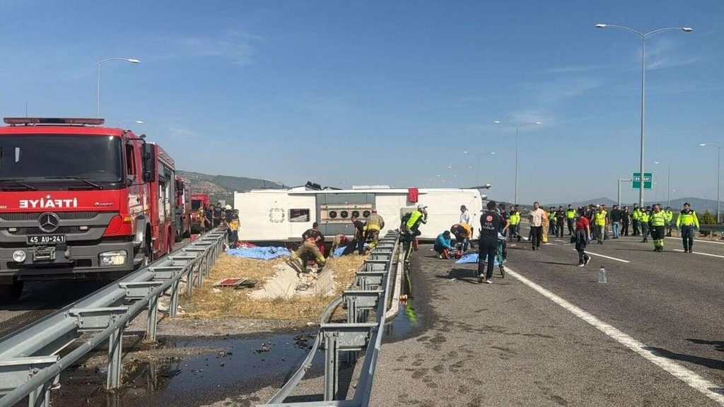 Manisa’da Katliam Gibi Kaza! 11 Kişi Öldü, 27 Kişi Yaralandı