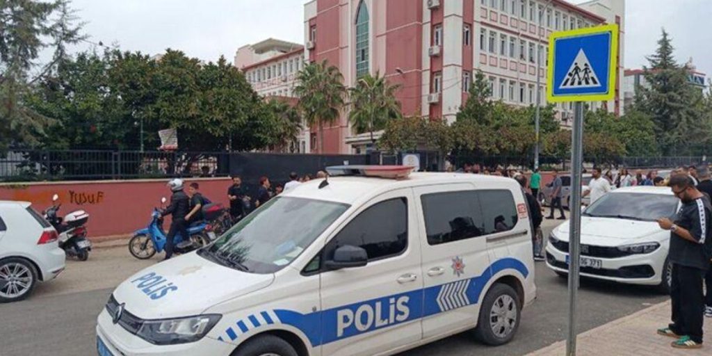Yine okul, yine bıçaklama