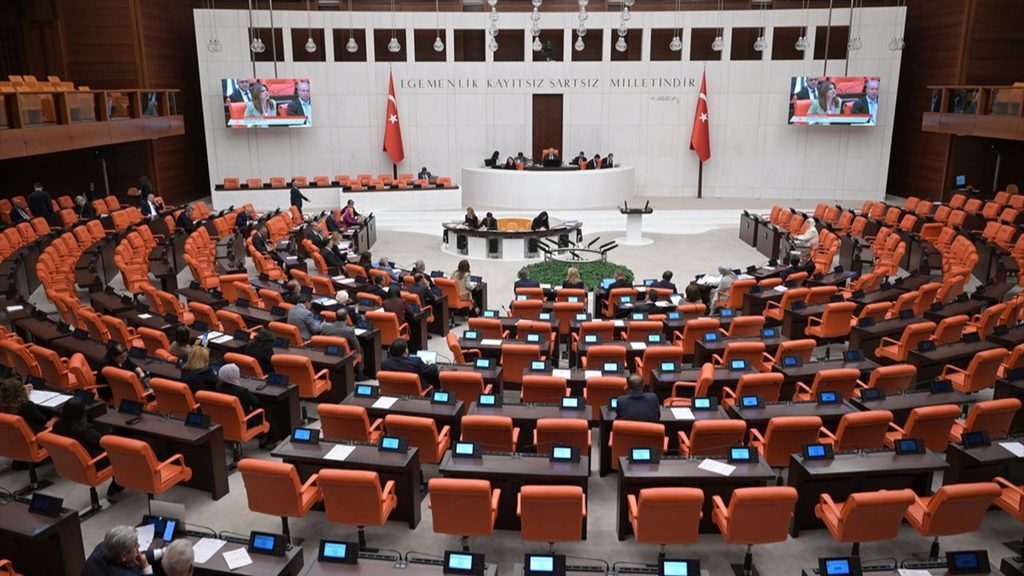 Muhalefetin Fon krizi önergesi AKP ve MHP tarafından reddedildi