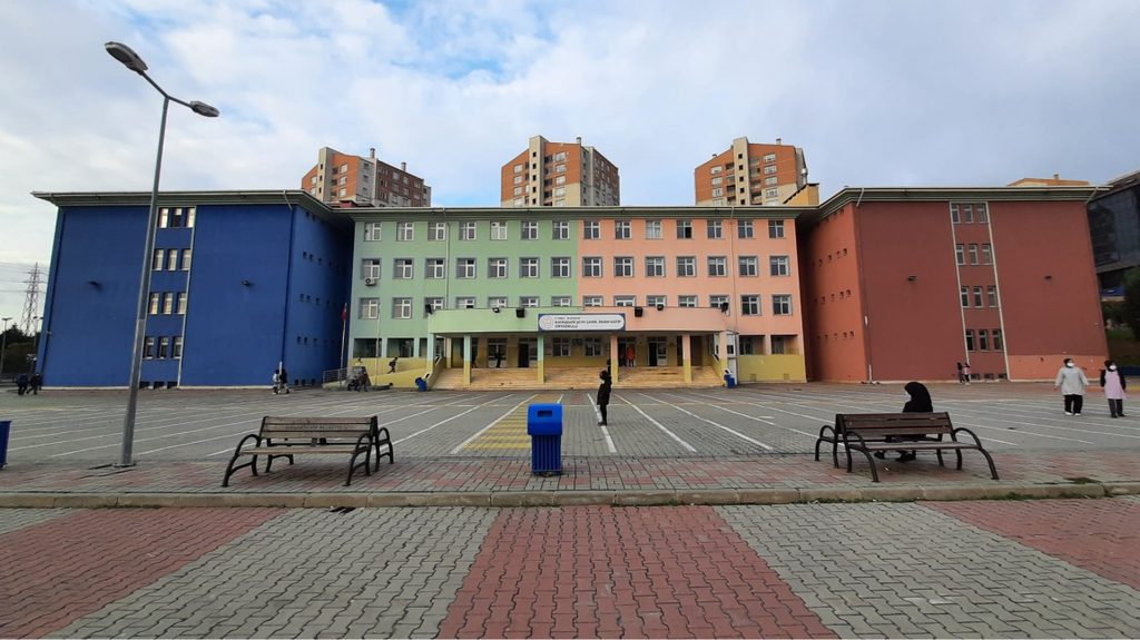 Başakşehir’de okul saldırısında 1 öğrenci hayatını kaybetti